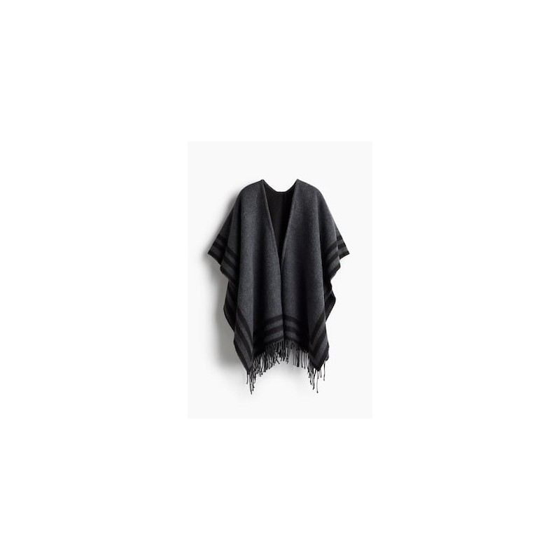 Poncho con borde de flecos