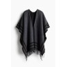 Poncho con borde de flecos